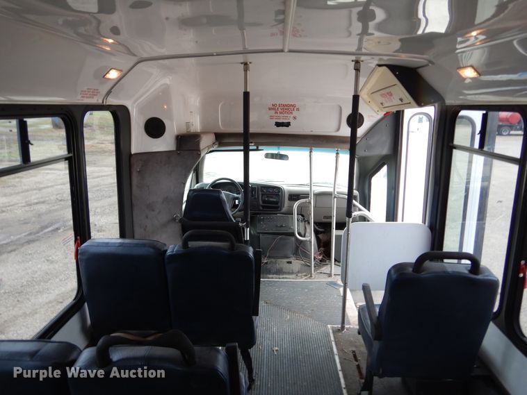 image for item KV9024 2001 Chevrolet Express 3500  shuttle bus