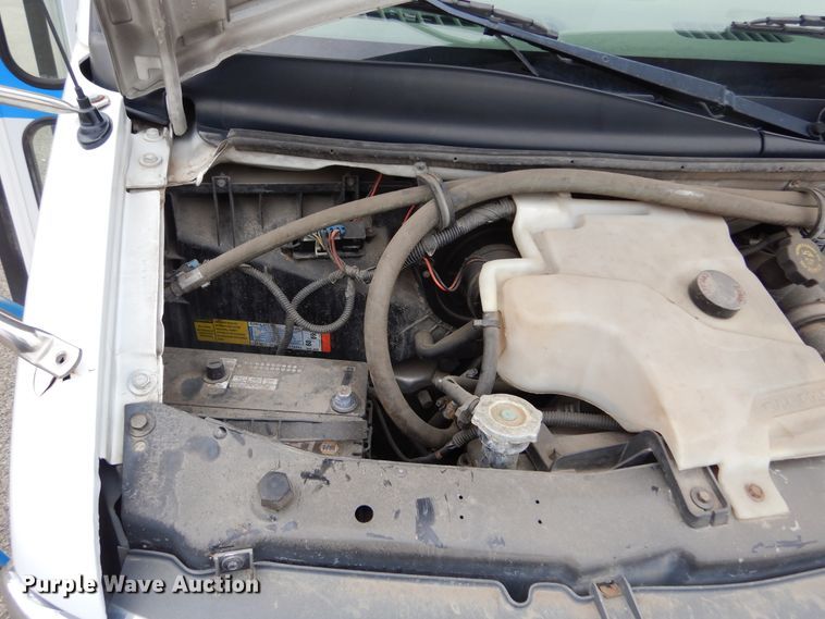 image for item KV9024 2001 Chevrolet Express 3500  shuttle bus