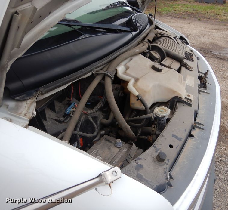 image for item KV9024 2001 Chevrolet Express 3500  shuttle bus