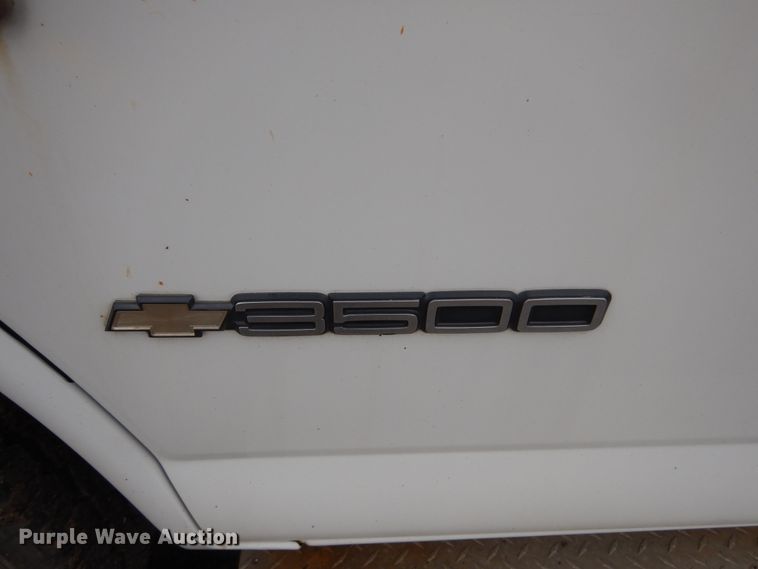 image for item KV9024 2001 Chevrolet Express 3500  shuttle bus