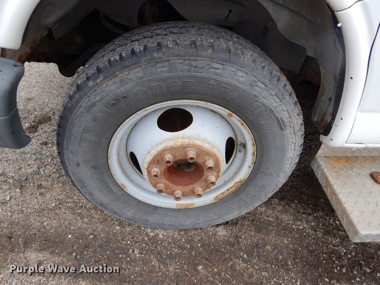 image for item KV9024 2001 Chevrolet Express 3500  shuttle bus