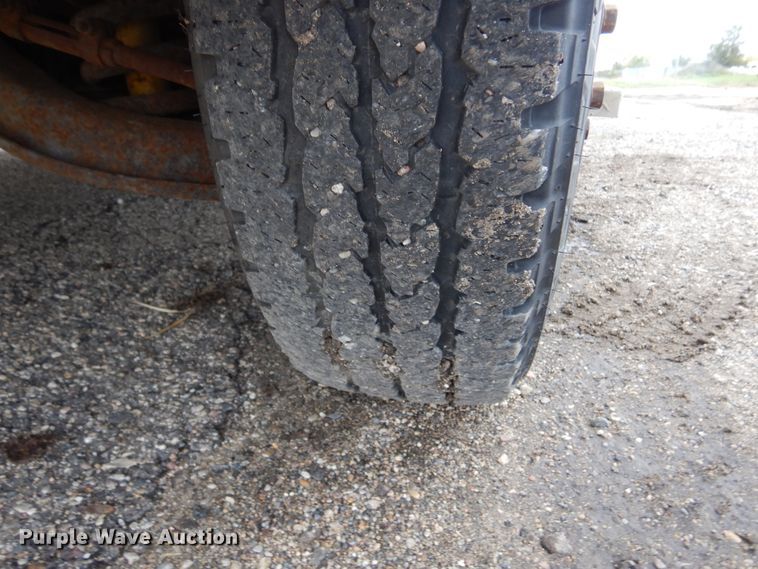 image for item KV9024 2001 Chevrolet Express 3500  shuttle bus