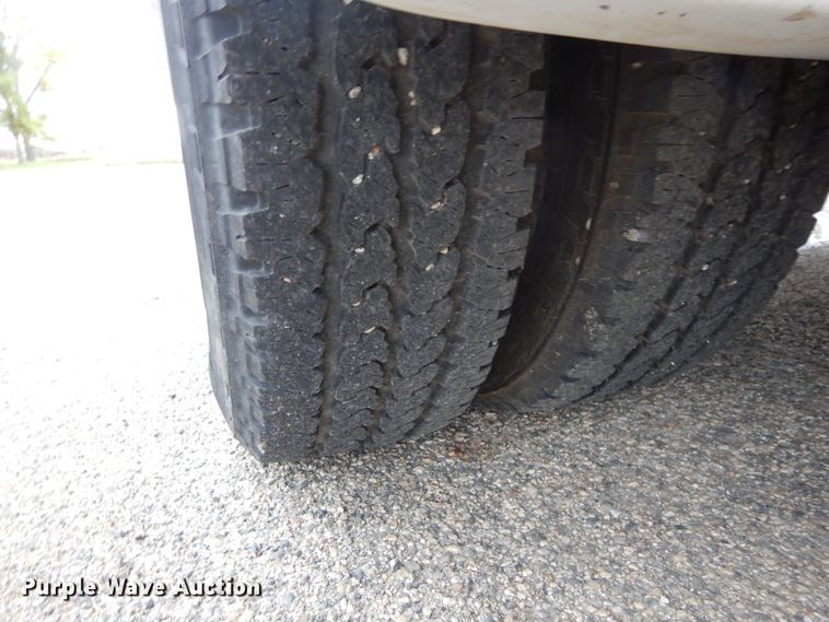 image for item KV9024 2001 Chevrolet Express 3500  shuttle bus