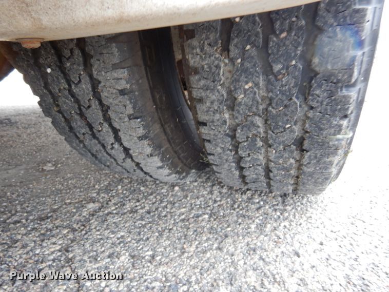 image for item KV9024 2001 Chevrolet Express 3500  shuttle bus