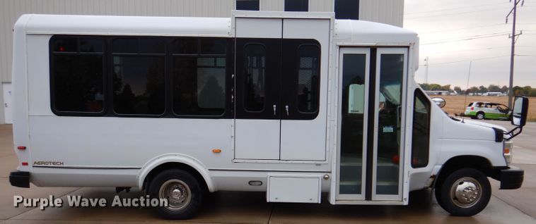 image for item KY9696 2009 Ford E450  shuttle bus