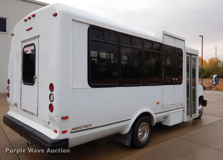 image for item KY9696 2009 Ford E450  shuttle bus