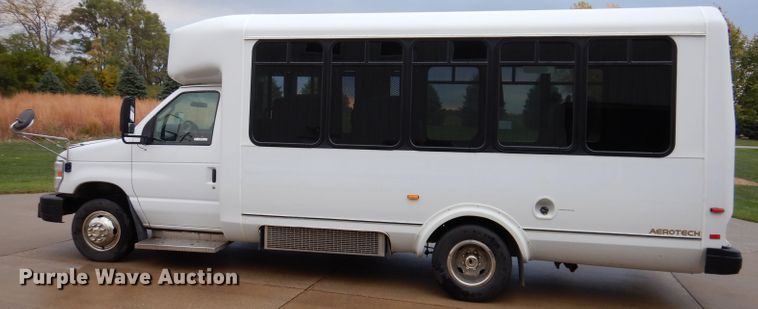 image for item KY9696 2009 Ford E450  shuttle bus