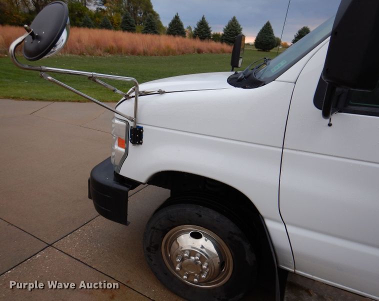 image for item KY9696 2009 Ford E450  shuttle bus