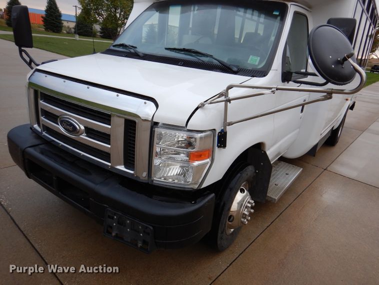 image for item KY9696 2009 Ford E450  shuttle bus