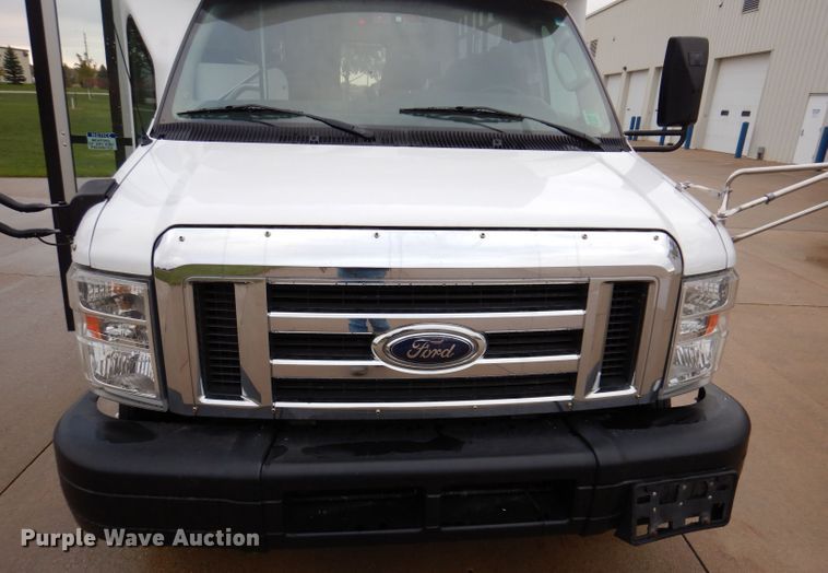 image for item KY9696 2009 Ford E450  shuttle bus