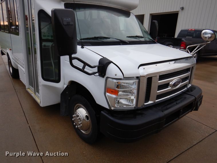 image for item KY9696 2009 Ford E450  shuttle bus
