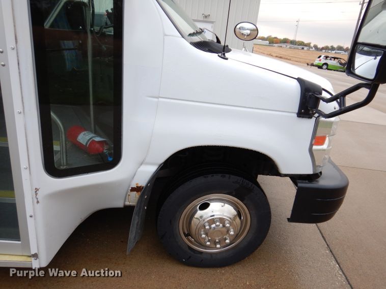 image for item KY9696 2009 Ford E450  shuttle bus