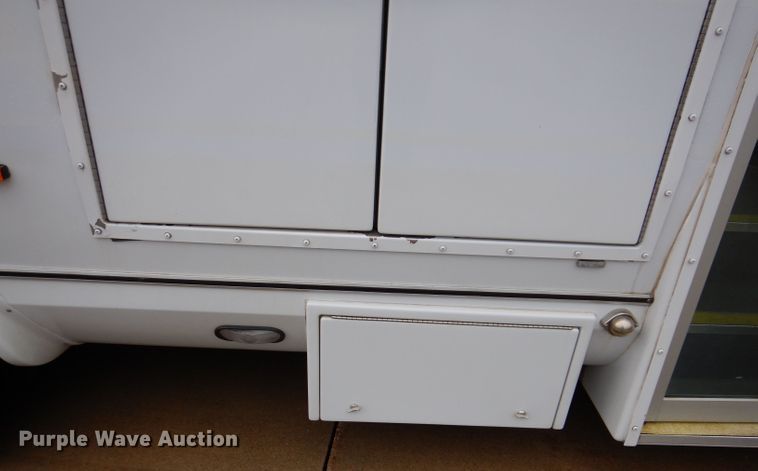 image for item KY9696 2009 Ford E450  shuttle bus