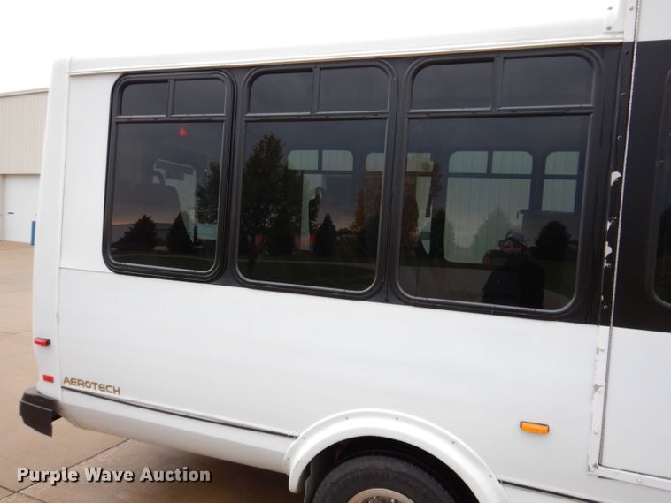 image for item KY9696 2009 Ford E450  shuttle bus