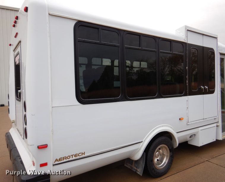 image for item KY9696 2009 Ford E450  shuttle bus