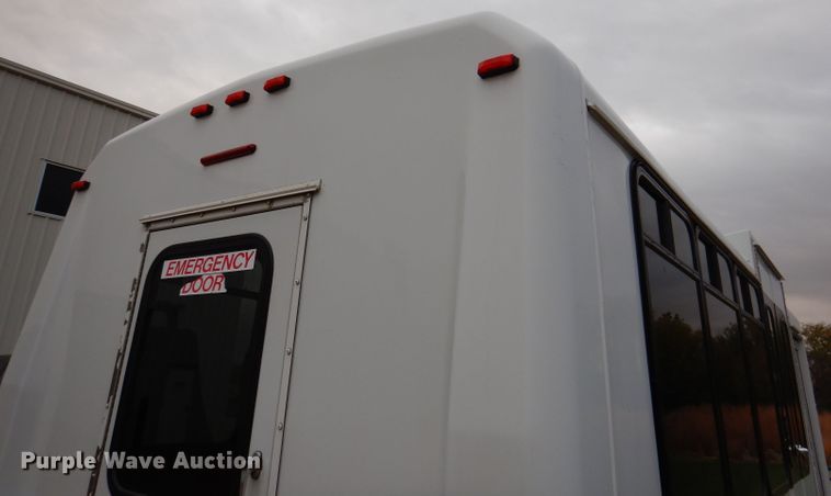 image for item KY9696 2009 Ford E450  shuttle bus