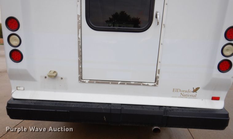 image for item KY9696 2009 Ford E450  shuttle bus