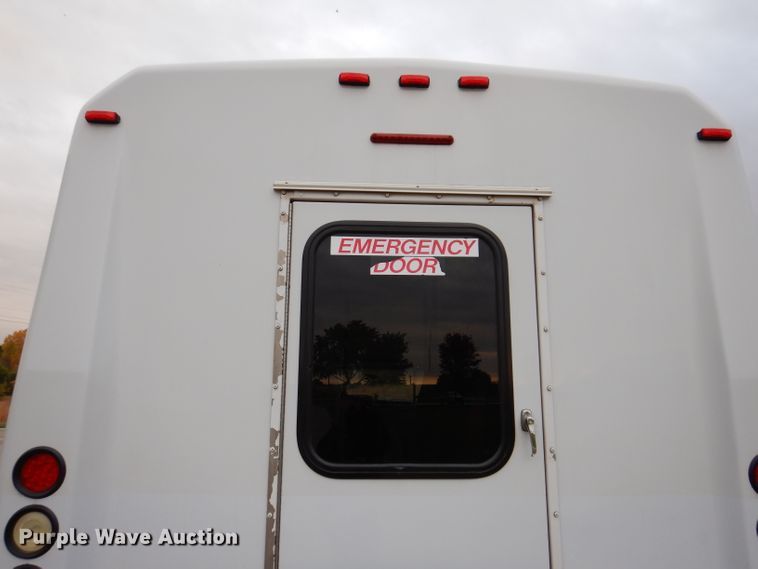 image for item KY9696 2009 Ford E450  shuttle bus