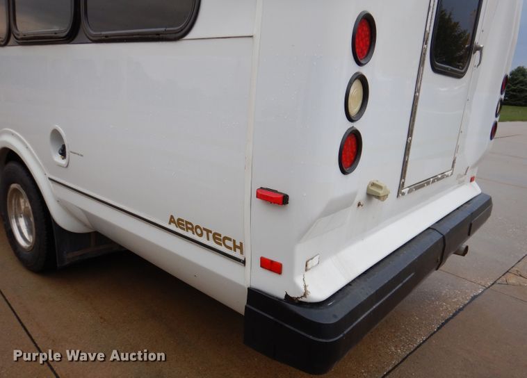 image for item KY9696 2009 Ford E450  shuttle bus