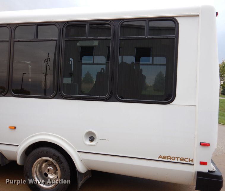 image for item KY9696 2009 Ford E450  shuttle bus