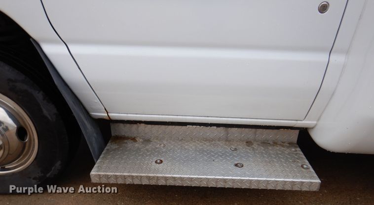 image for item KY9696 2009 Ford E450  shuttle bus