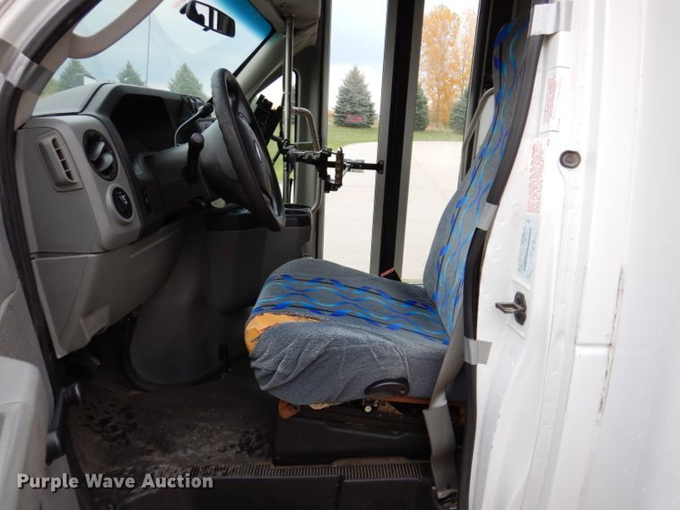 image for item KY9696 2009 Ford E450  shuttle bus