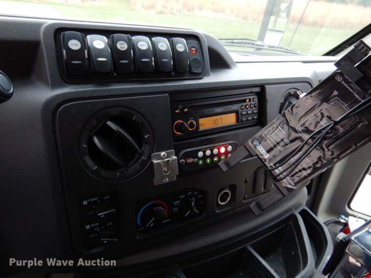 image for item KY9696 2009 Ford E450  shuttle bus