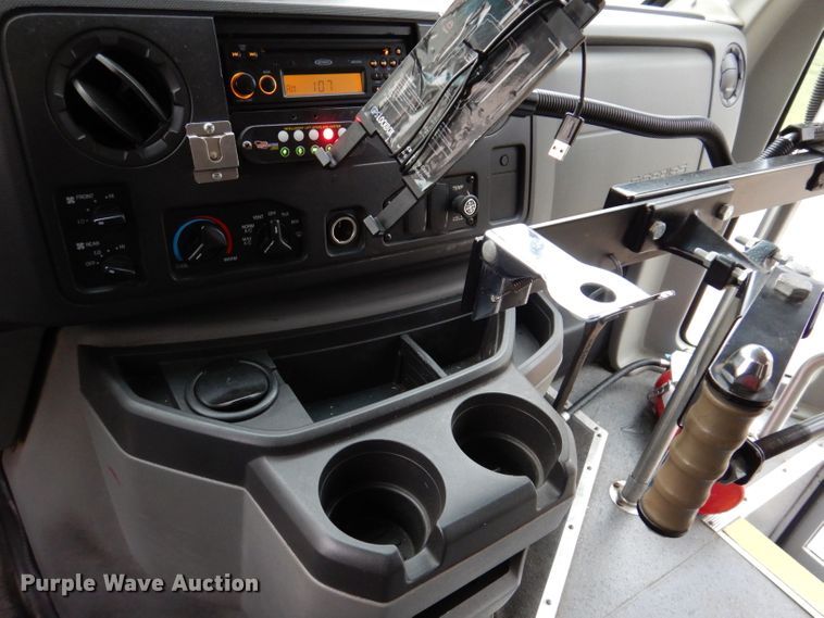 image for item KY9696 2009 Ford E450  shuttle bus