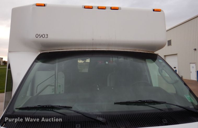 image for item KY9696 2009 Ford E450  shuttle bus