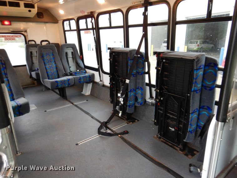 image for item KY9696 2009 Ford E450  shuttle bus