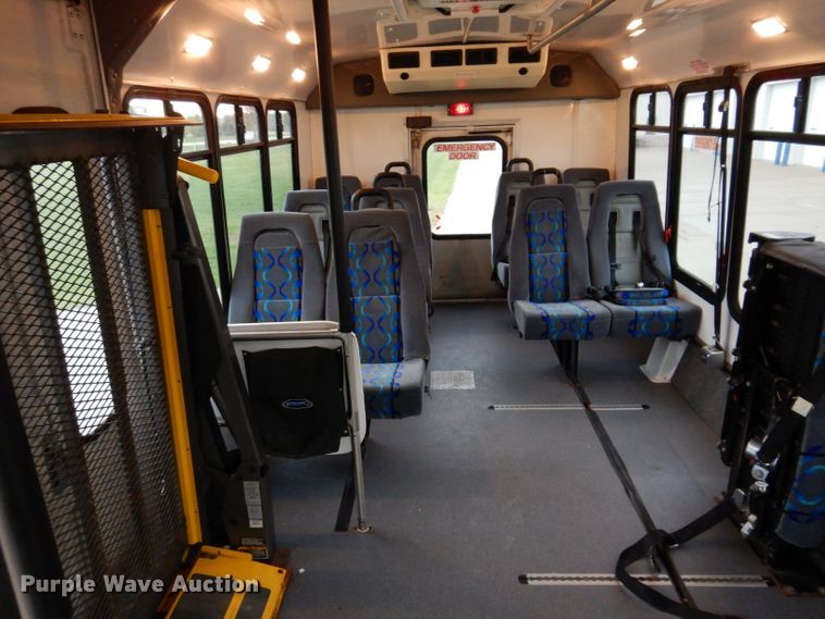 image for item KY9696 2009 Ford E450  shuttle bus