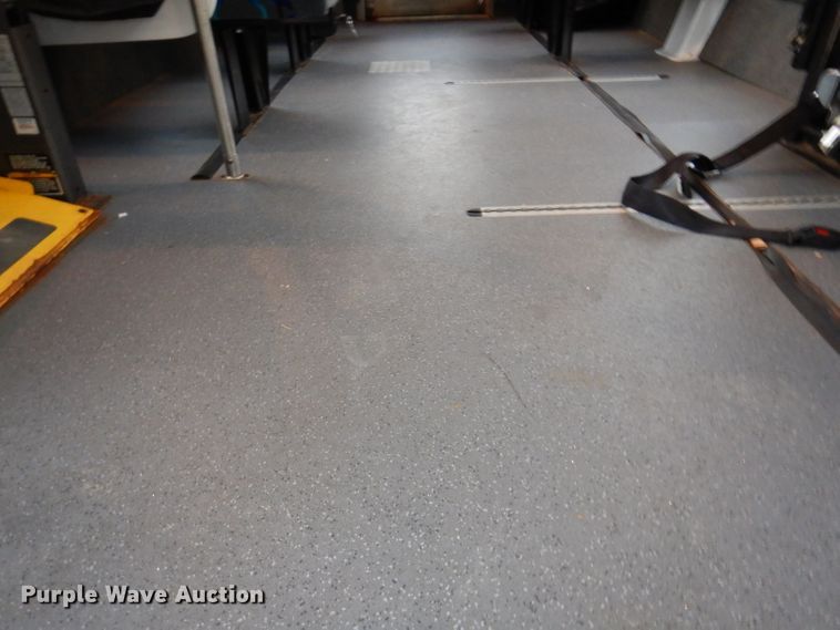 image for item KY9696 2009 Ford E450  shuttle bus