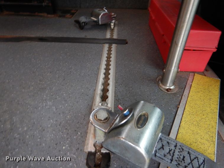 image for item KY9696 2009 Ford E450  shuttle bus