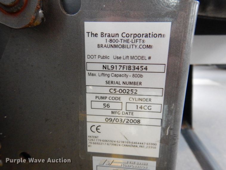 image for item KY9696 2009 Ford E450  shuttle bus