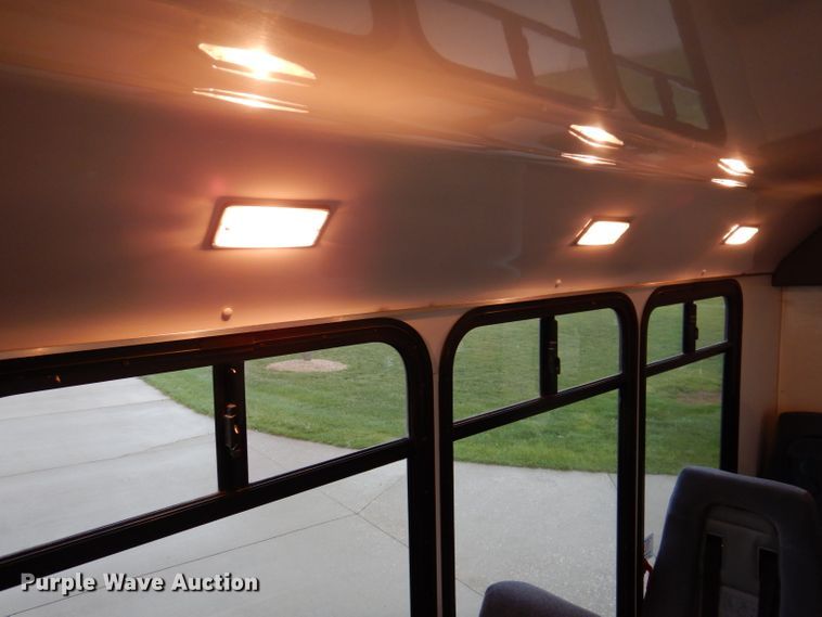 image for item KY9696 2009 Ford E450  shuttle bus