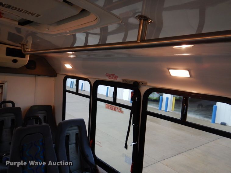 image for item KY9696 2009 Ford E450  shuttle bus