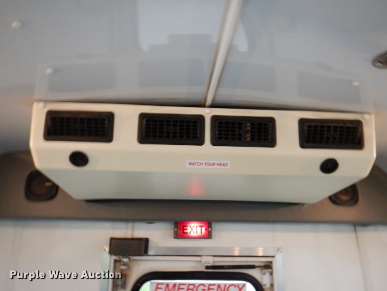 image for item KY9696 2009 Ford E450  shuttle bus