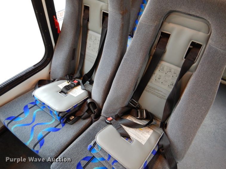 image for item KY9696 2009 Ford E450  shuttle bus