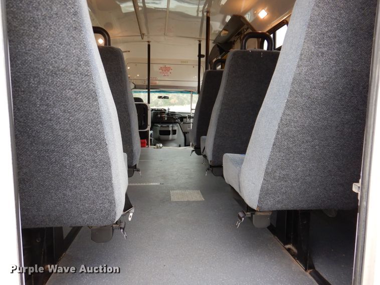 image for item KY9696 2009 Ford E450  shuttle bus