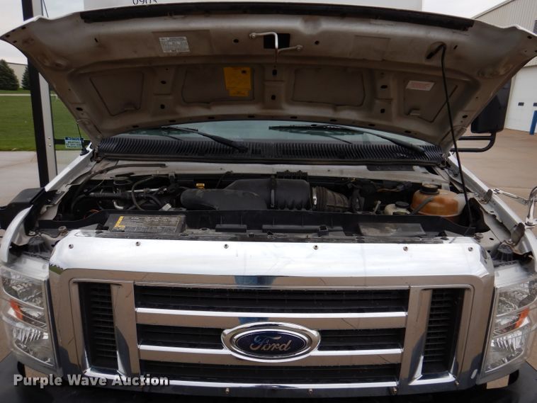 image for item KY9696 2009 Ford E450  shuttle bus