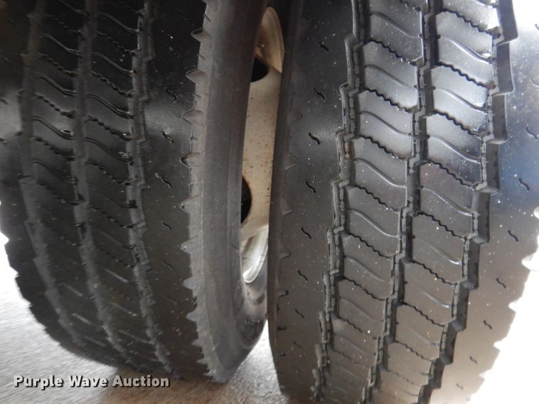 image for item KY9696 2009 Ford E450  shuttle bus