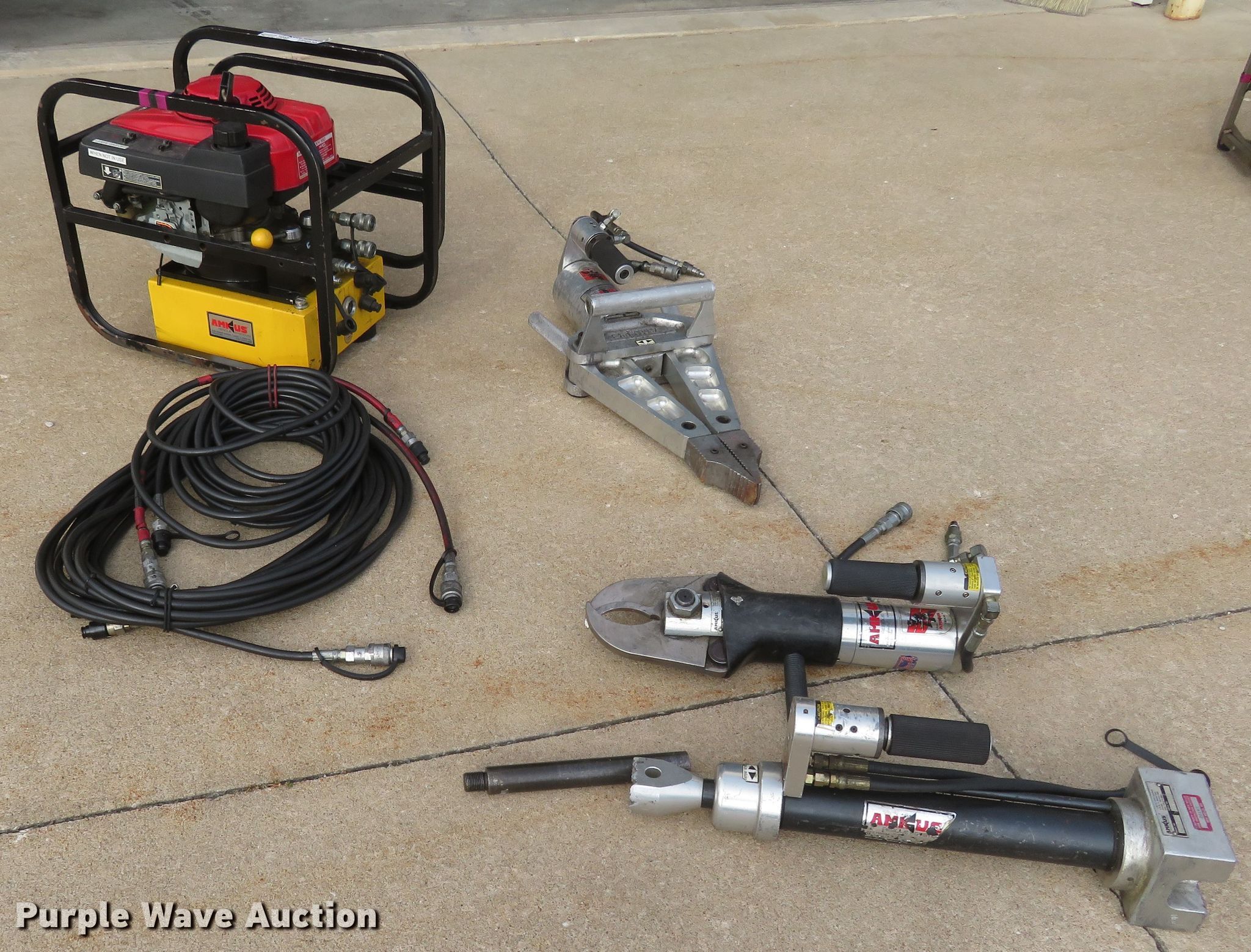 Amkus Rescue Systems rescue tool set in Defiance, MO Item FP9430 sold