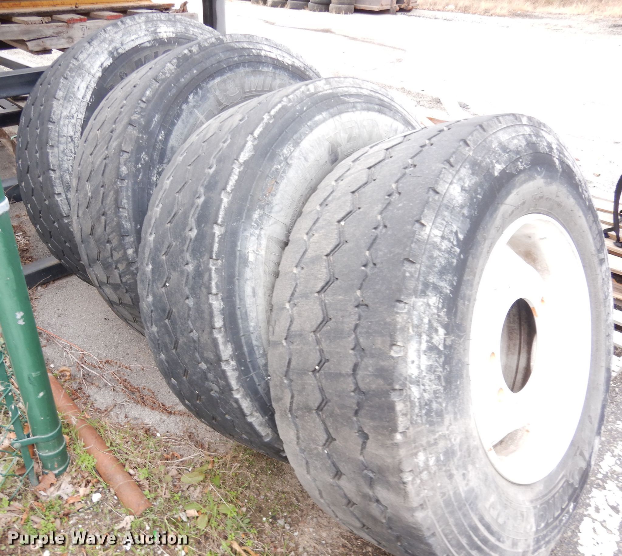 (4) Michelin 385/65R22.5 tires and wheels in Leavenworth, KS Item