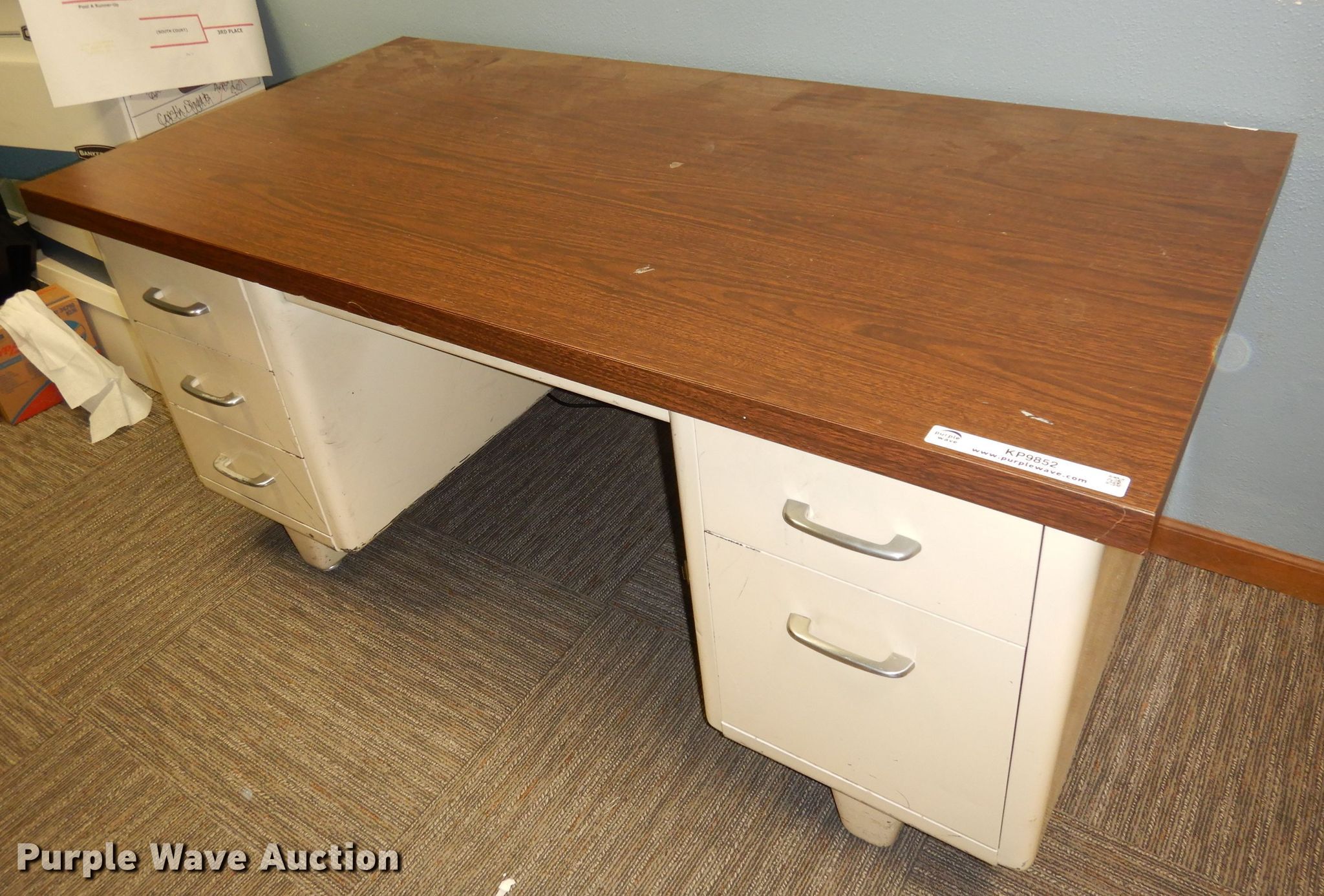 Furniture in Emporia, KS Item KP9852 sold Purple Wave