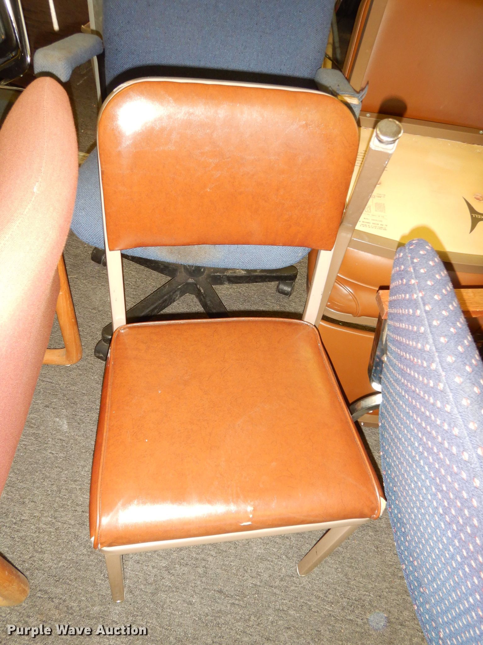 (34) chairs in Emporia, KS Item KP9857 sold Purple Wave
