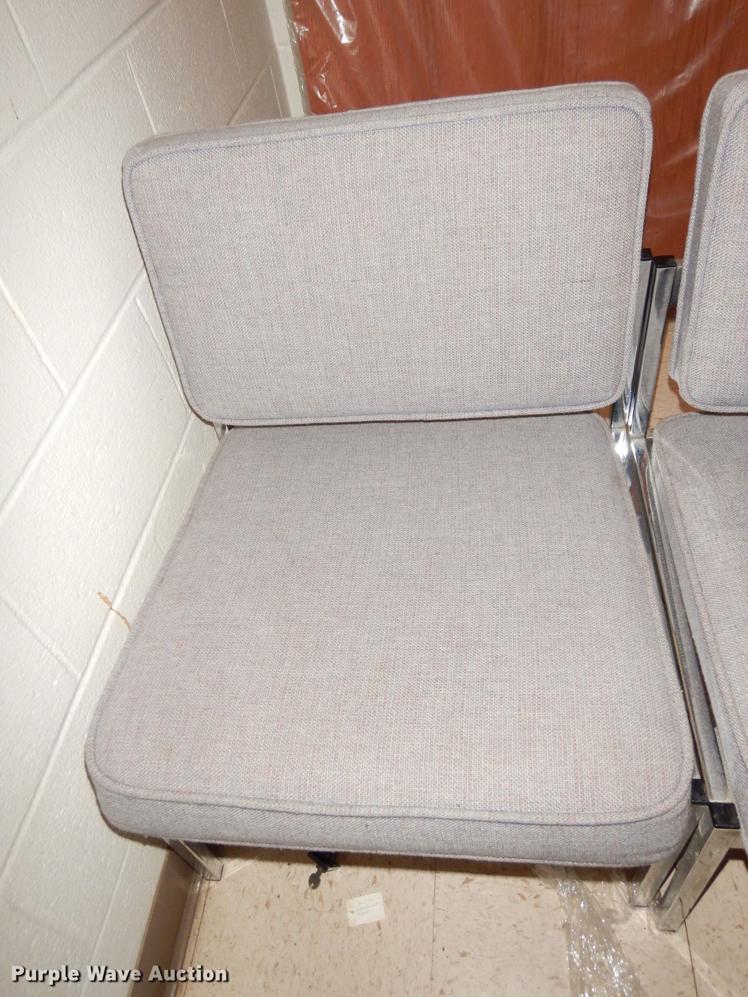 Furniture in Emporia, KS Item KP9863 sold Purple Wave