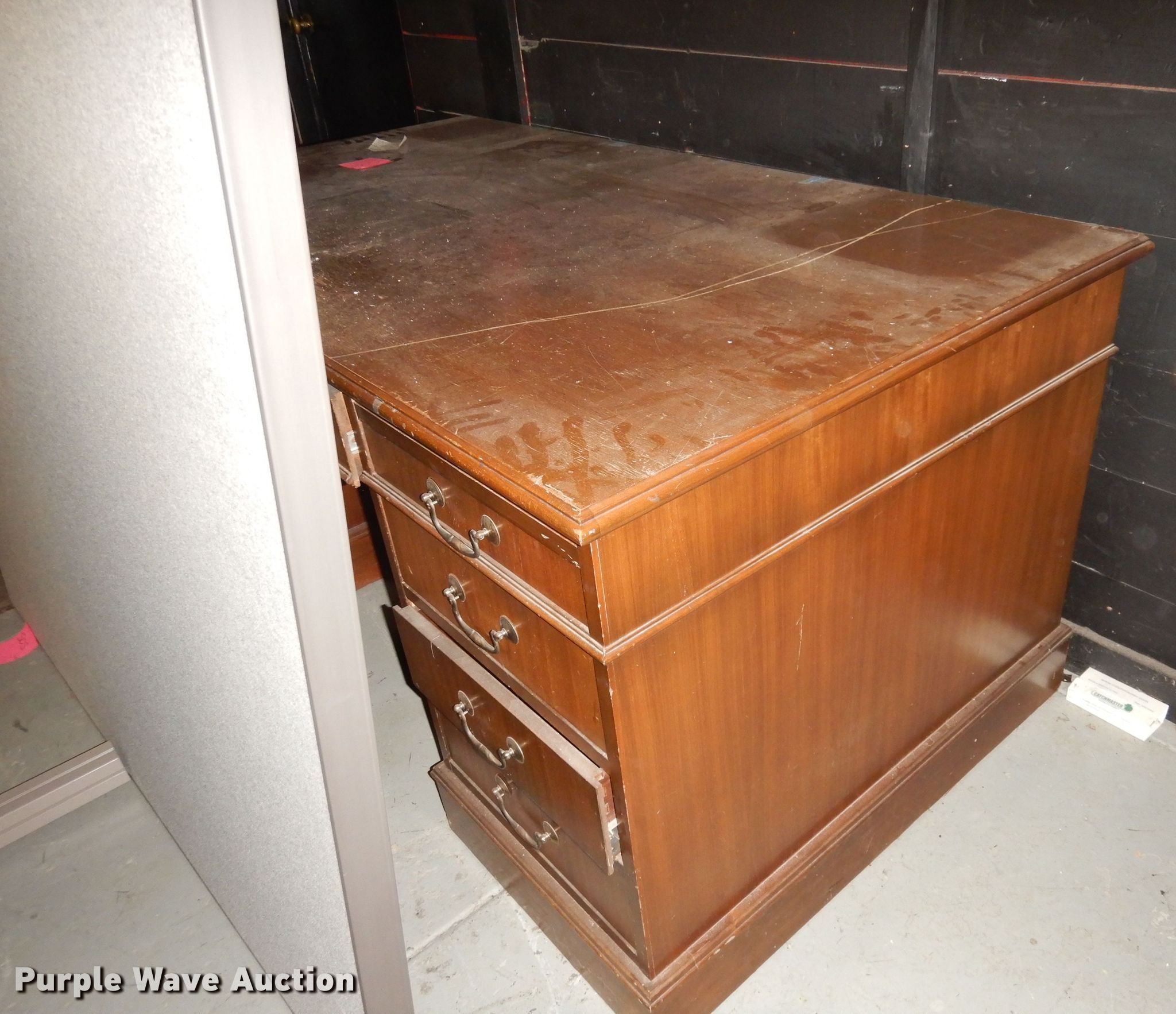 Furniture in Emporia, KS Item KP9874 sold Purple Wave