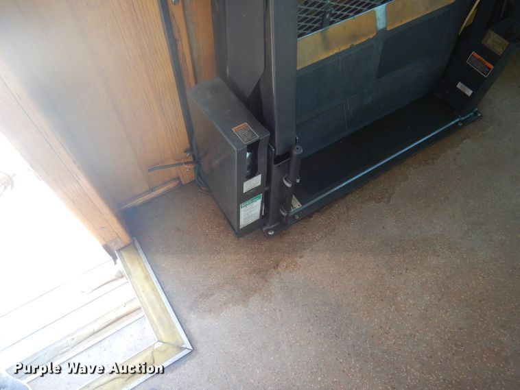 image for item DA5337 2001 Freightliner MB American Flyer  trolley