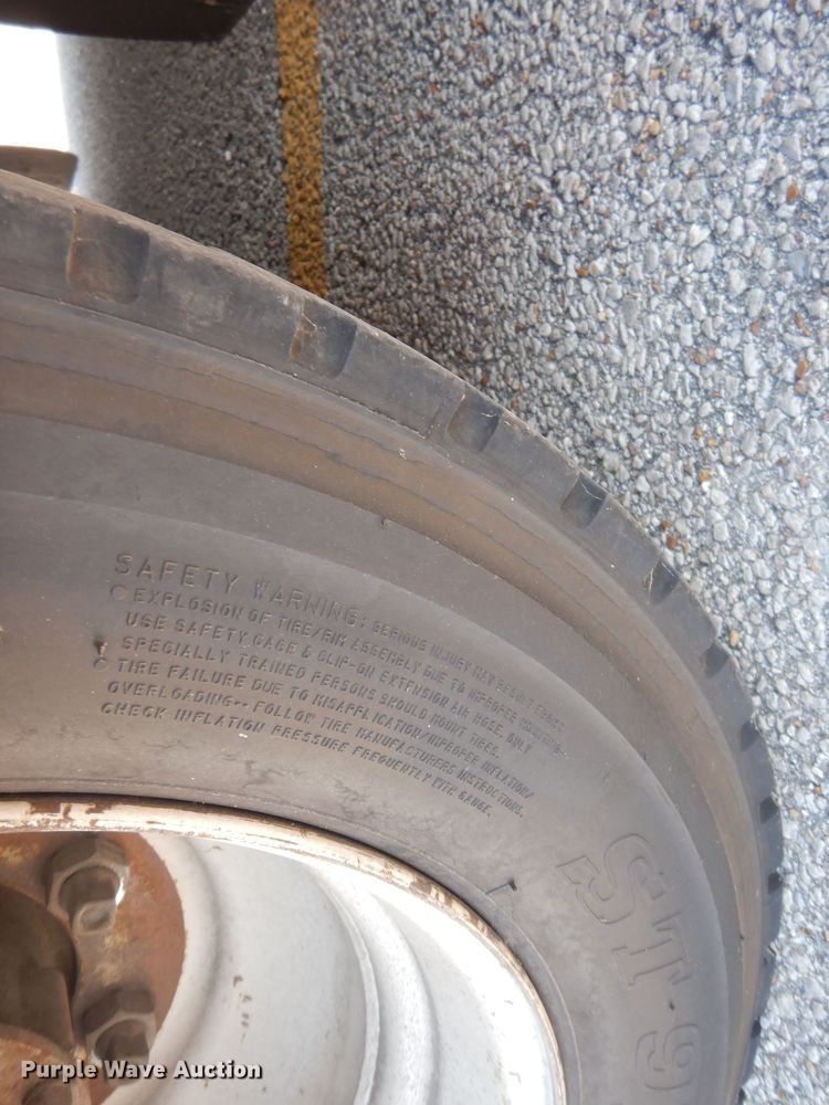 image for item DA5337 2001 Freightliner MB American Flyer  trolley