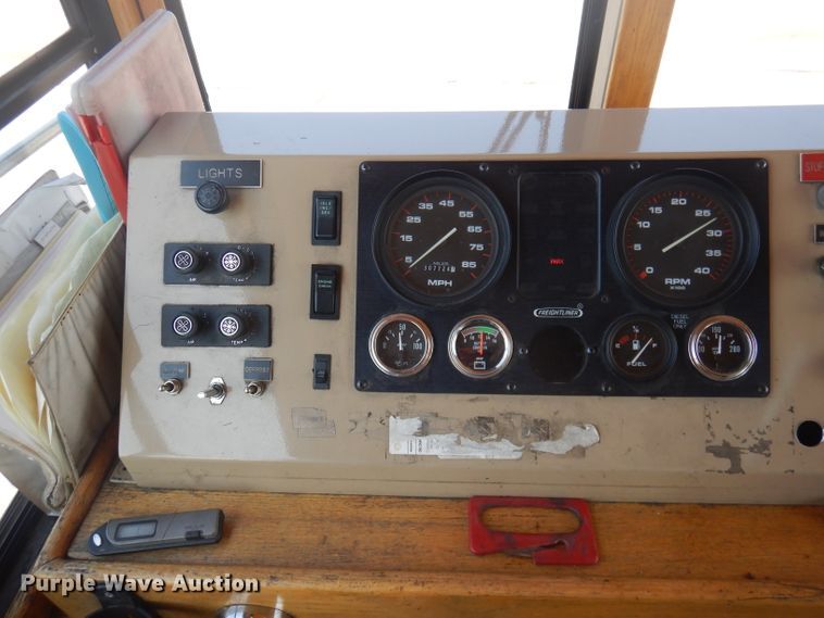 image for item DA5338 2001 Freightliner MB American Flyer  trolley